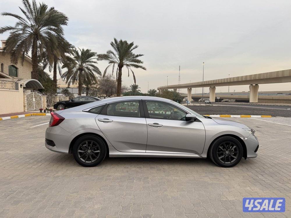 للبيع هوندا سيفيك 32 الف فقط6