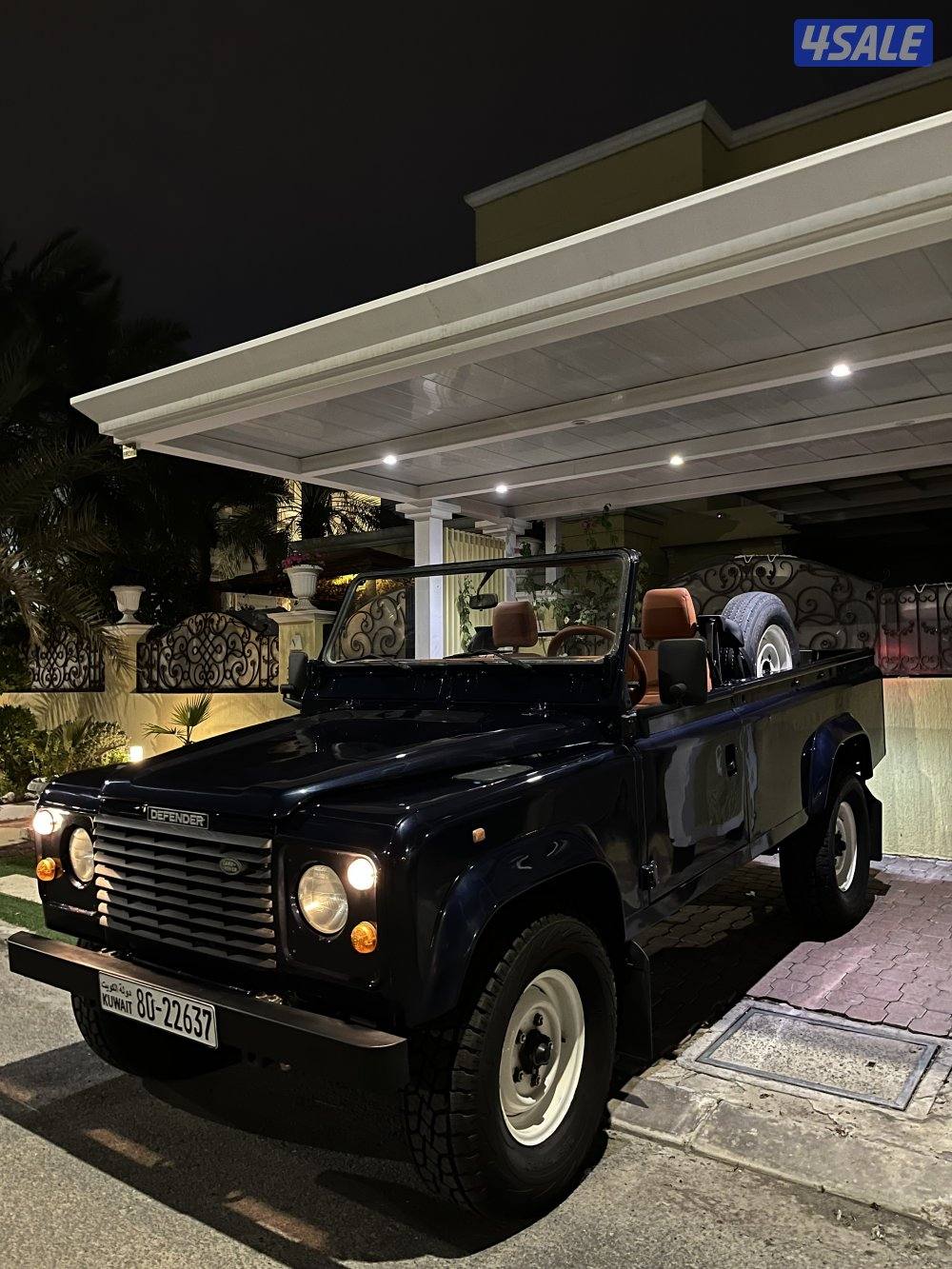 Land Rover Defender0