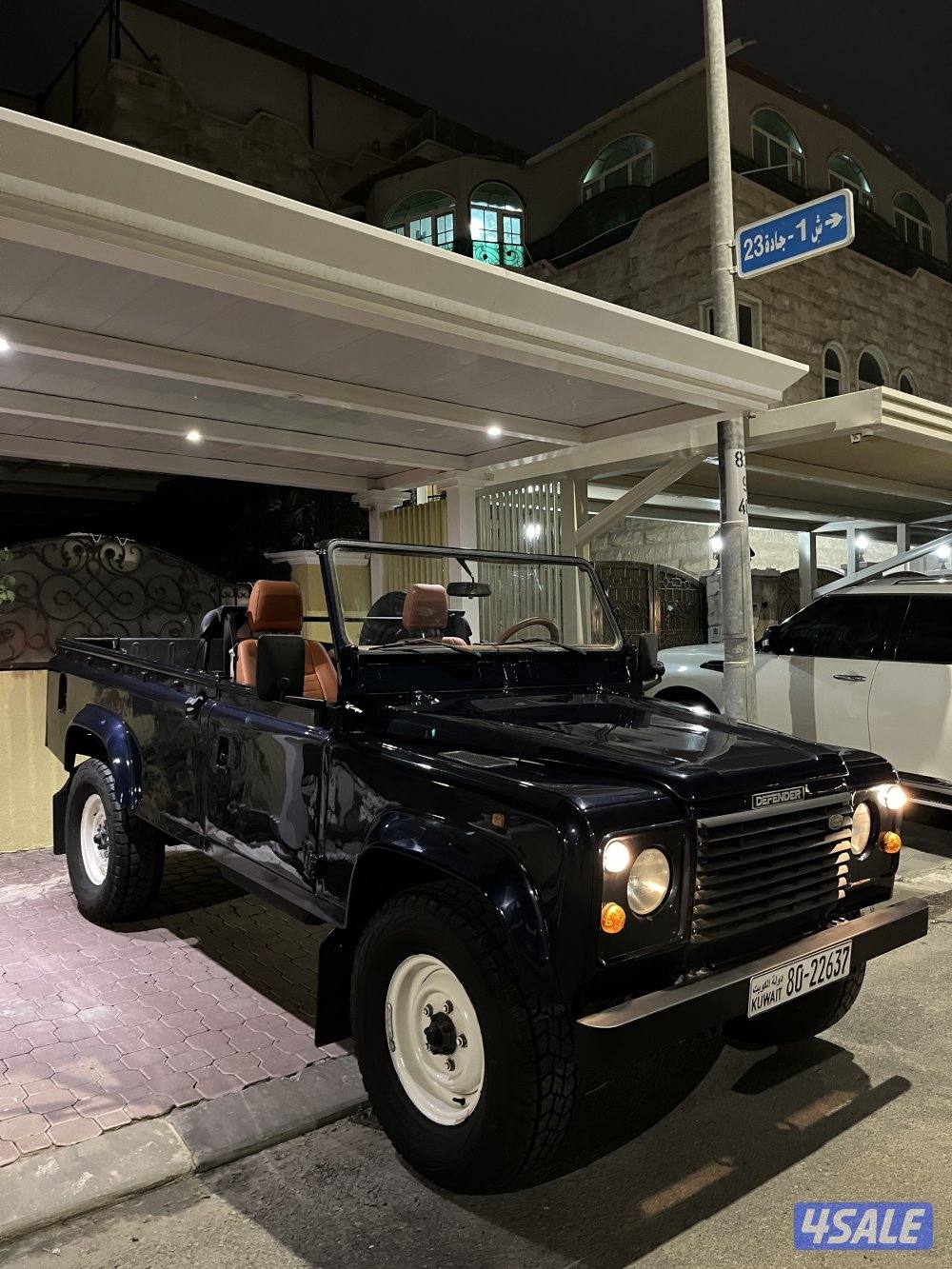 Land Rover Defender1