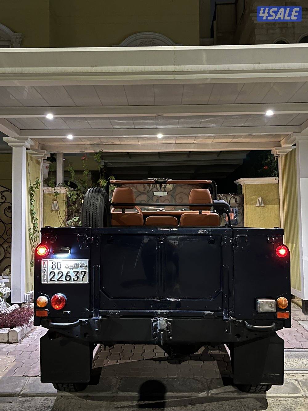 Land Rover Defender7