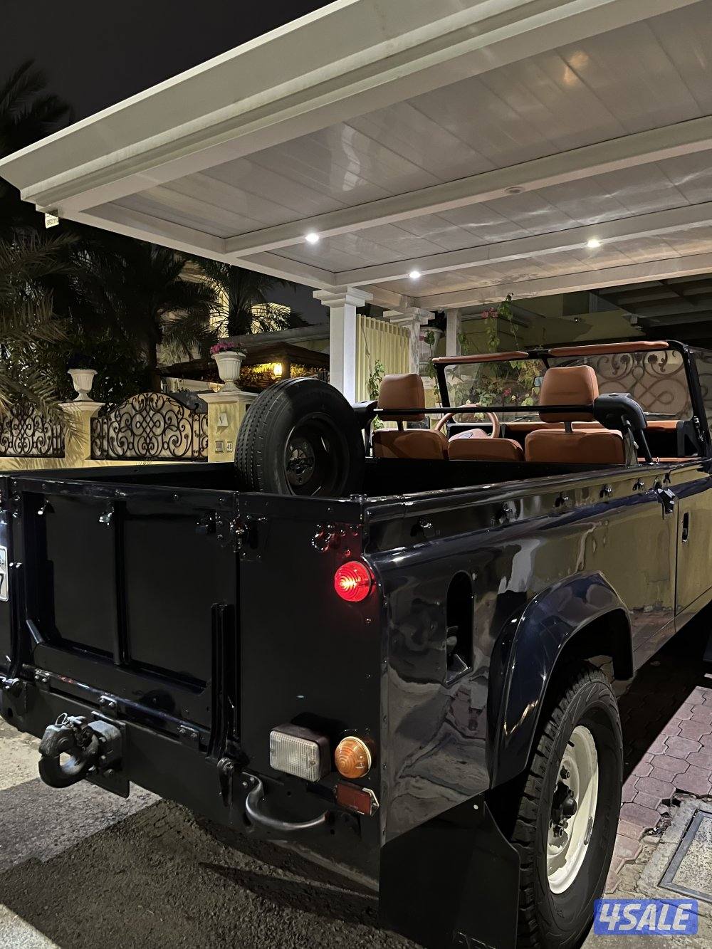 Land Rover Defender8