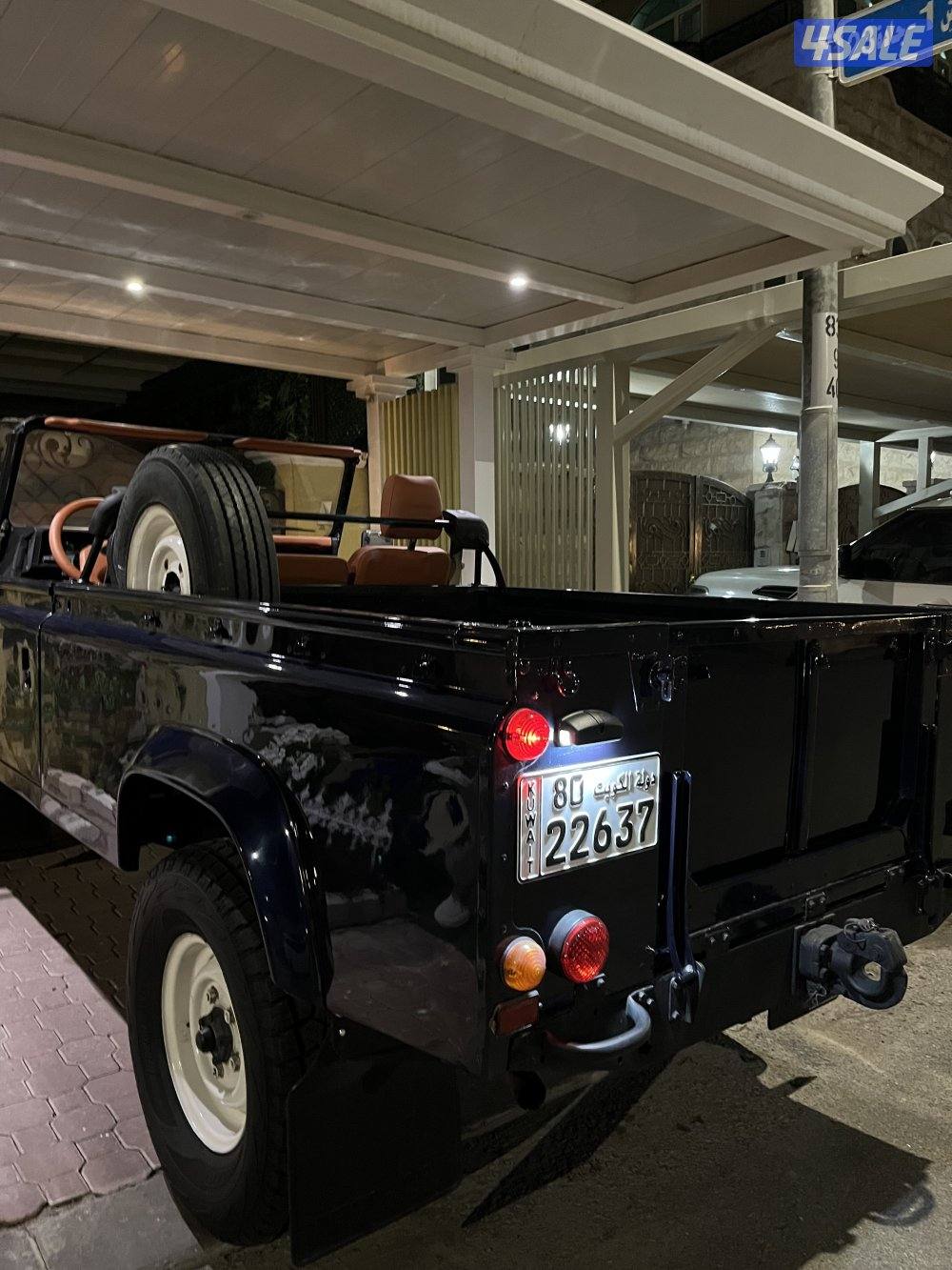 Land Rover Defender9