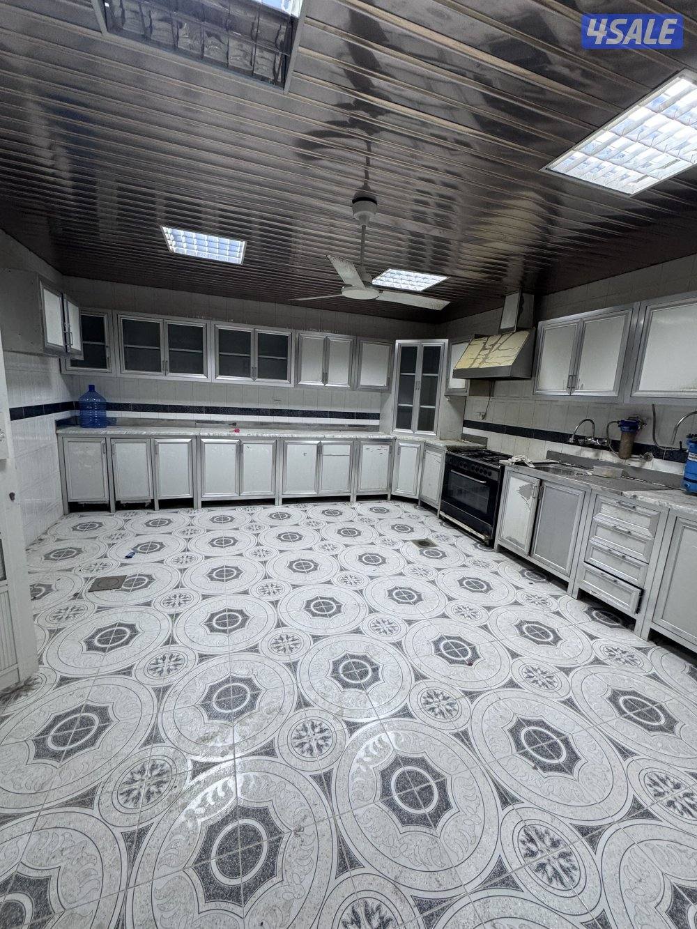 اللي يبي النظيف0