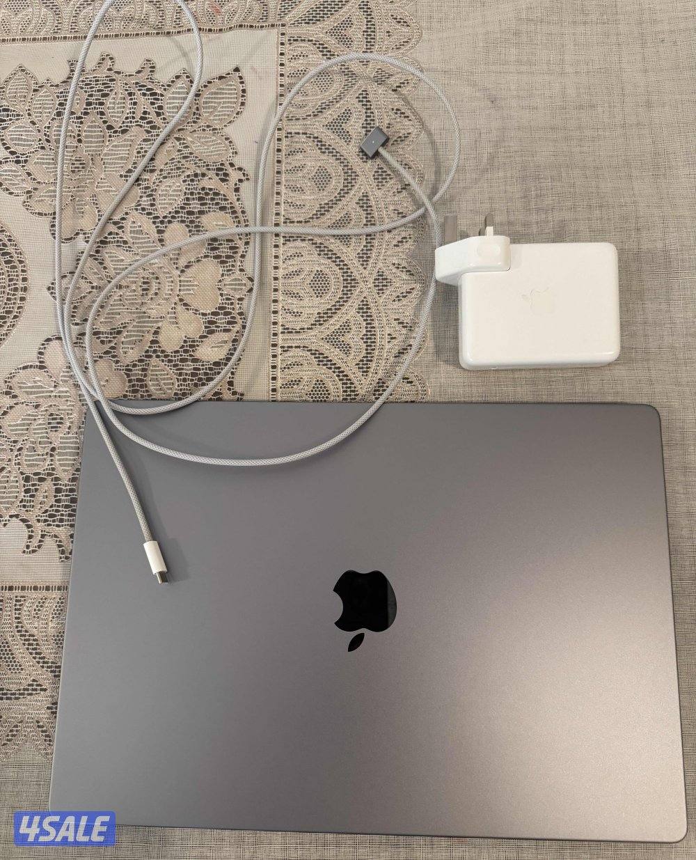 لابتوب ابل ماك بوك برو ام 2 شاشة 16 انش 16 جيجا رام بملحقاته والكرتون1