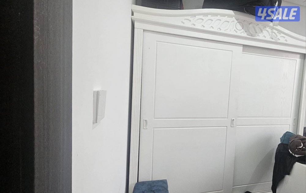 للبيع غرفه نوم كامله سرير ١٢٠ في ٢٠٠ دولاب ٢.٥ متر ٢ كومود و تسريحه0