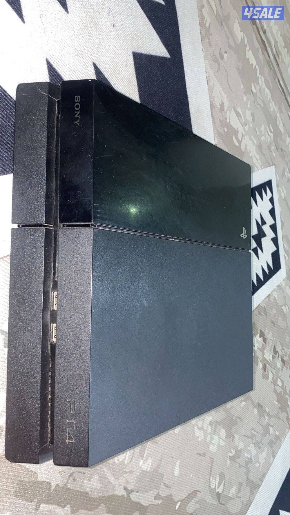 سوني ٤ نسخه فات مستعمله نضيفه ماتشكي من شي وياها يده و وايرات وسيدي0