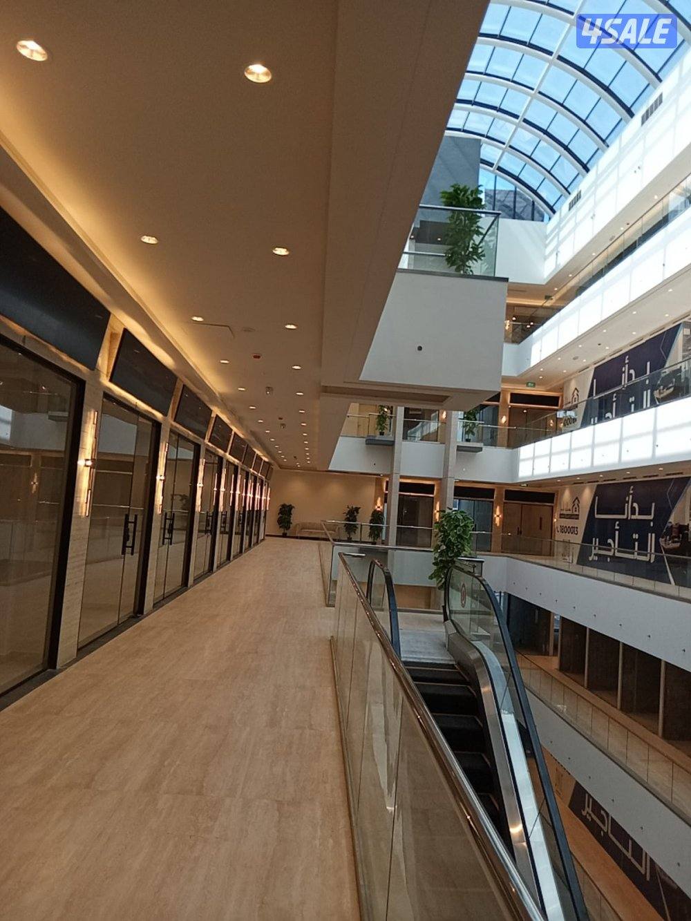 مكتب بمجمع الفيرست مول بالسالمية0