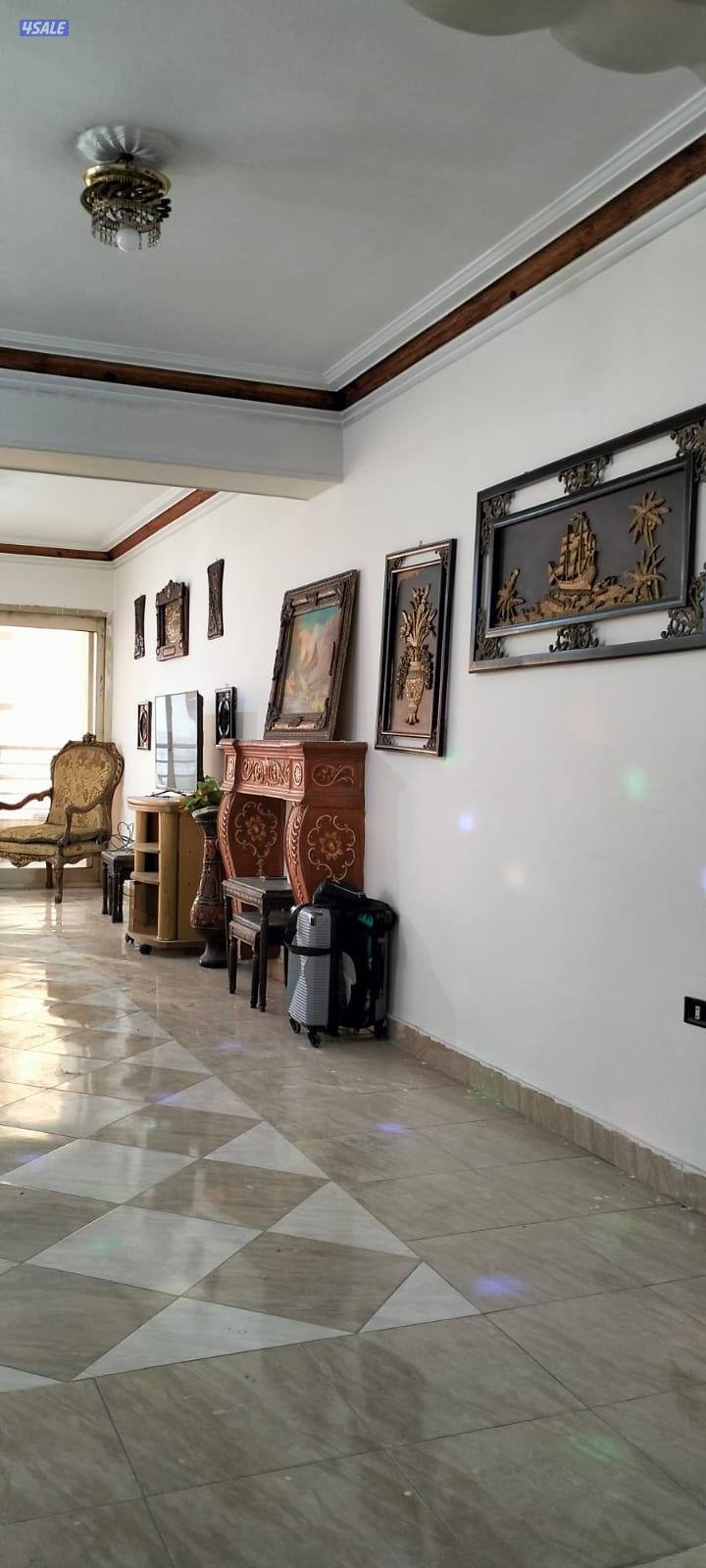 للبيع شقه في شارع البحر الاعظم مطله على النيل و الاهرامات ٢٠٠ متر2