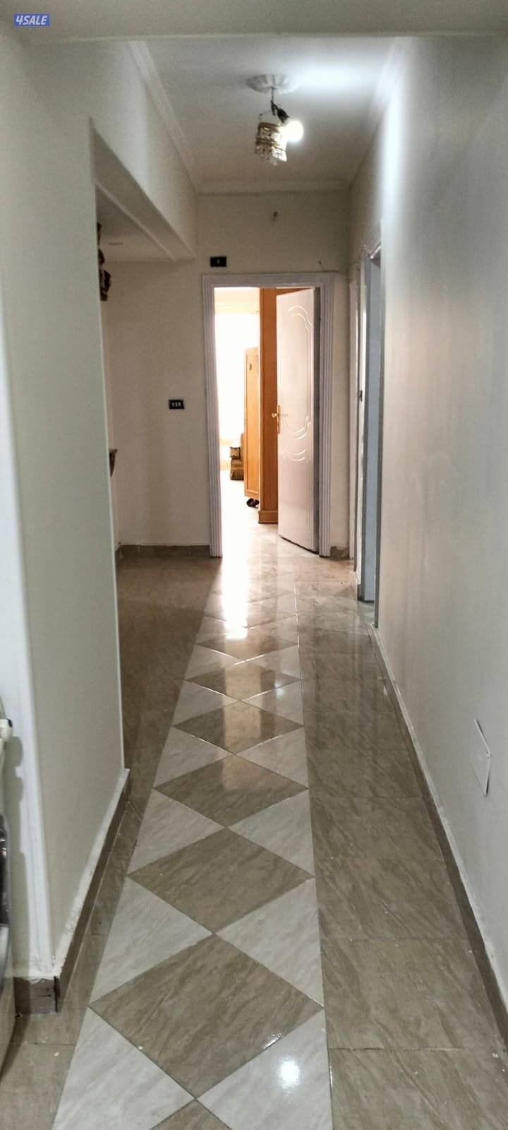 للبيع شقه في شارع البحر الاعظم مطله على النيل و الاهرامات ٢٠٠ متر5