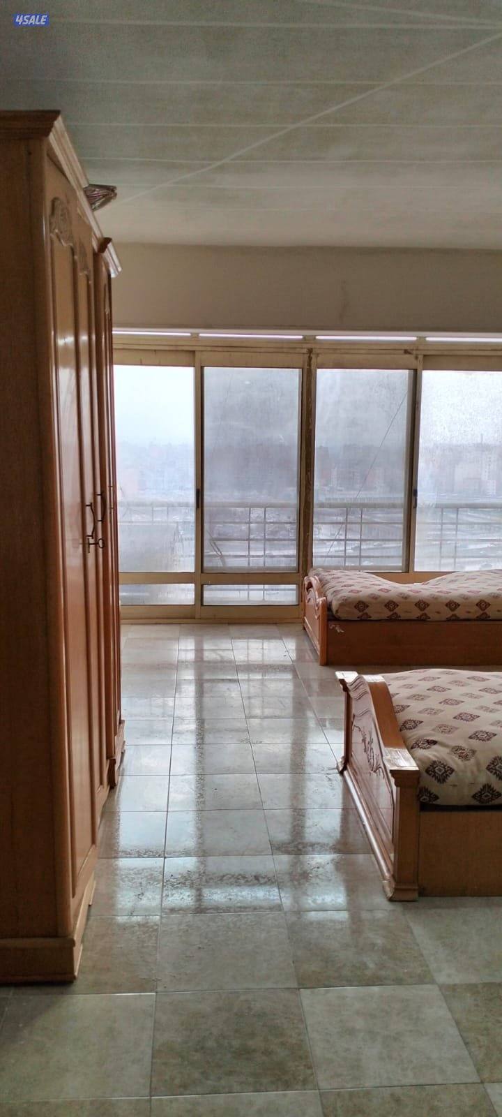 للبيع شقه في شارع البحر الاعظم مطله على النيل و الاهرامات ٢٠٠ متر6