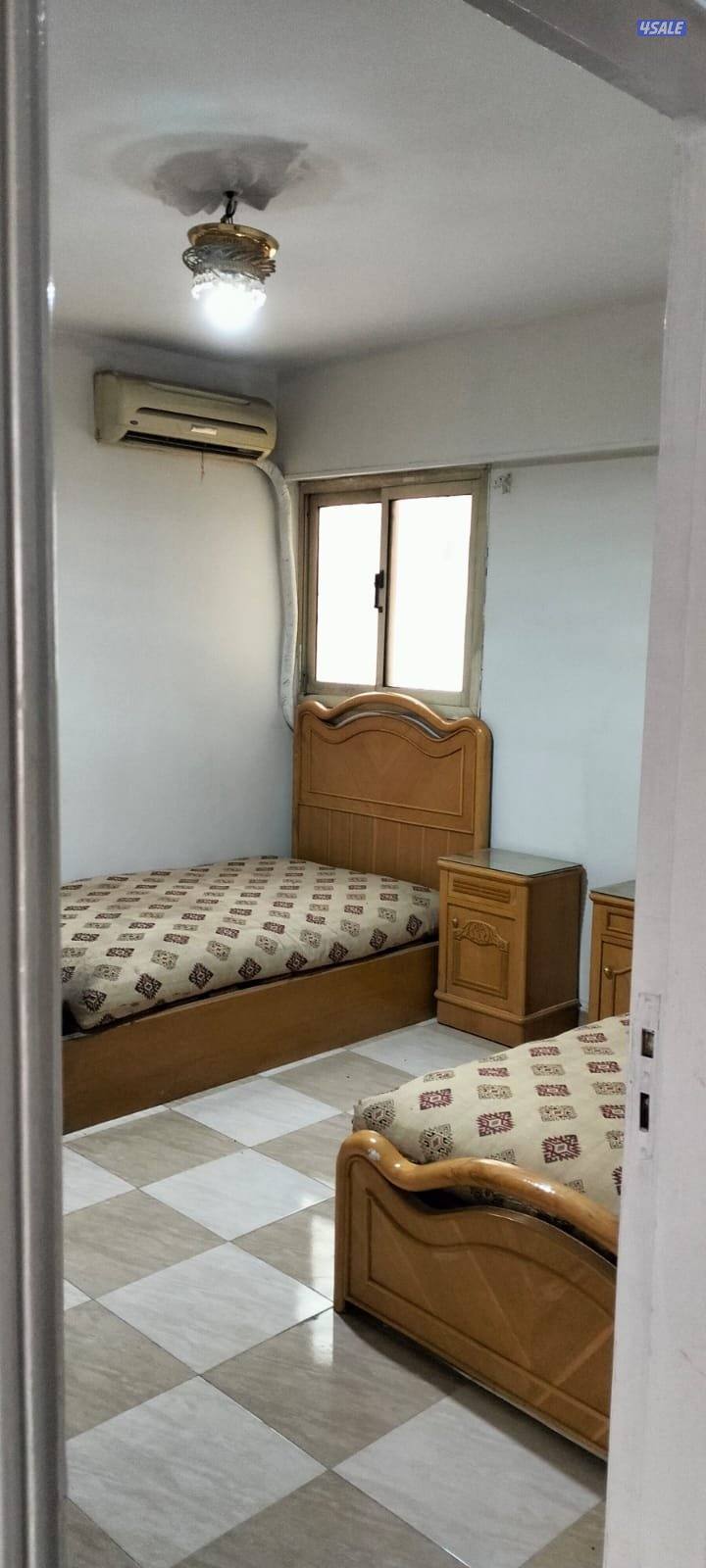 للبيع شقه في شارع البحر الاعظم مطله على النيل و الاهرامات ٢٠٠ متر8