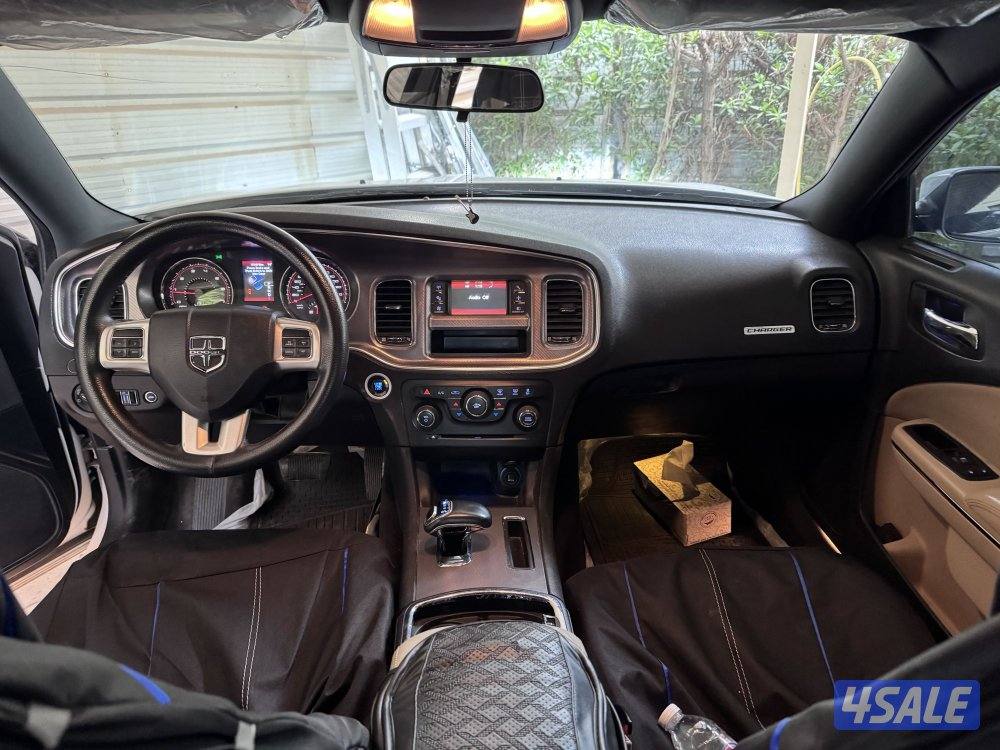 دوج شارجر موديل 2012 ماشي 270 شرط ان حالته جيده جدا مبدل جميع الهيئة2