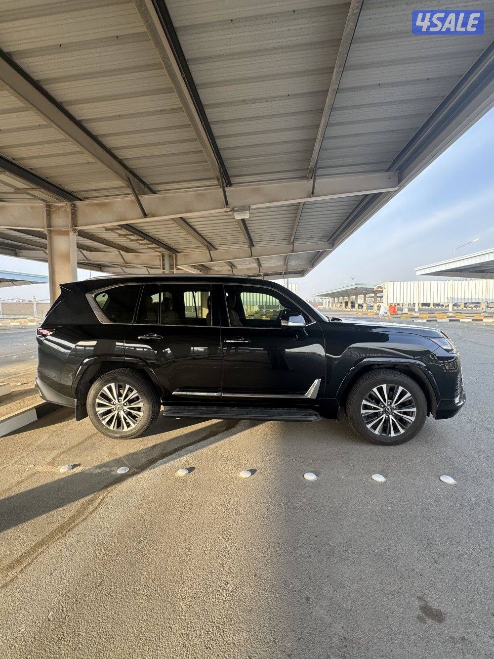 لكزس LX600 درجة ثانيه 2024 اسود1