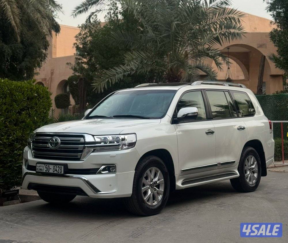 للبيع لاند كروزر GXR موديل 2018 صبغ وكاله بالكامل3