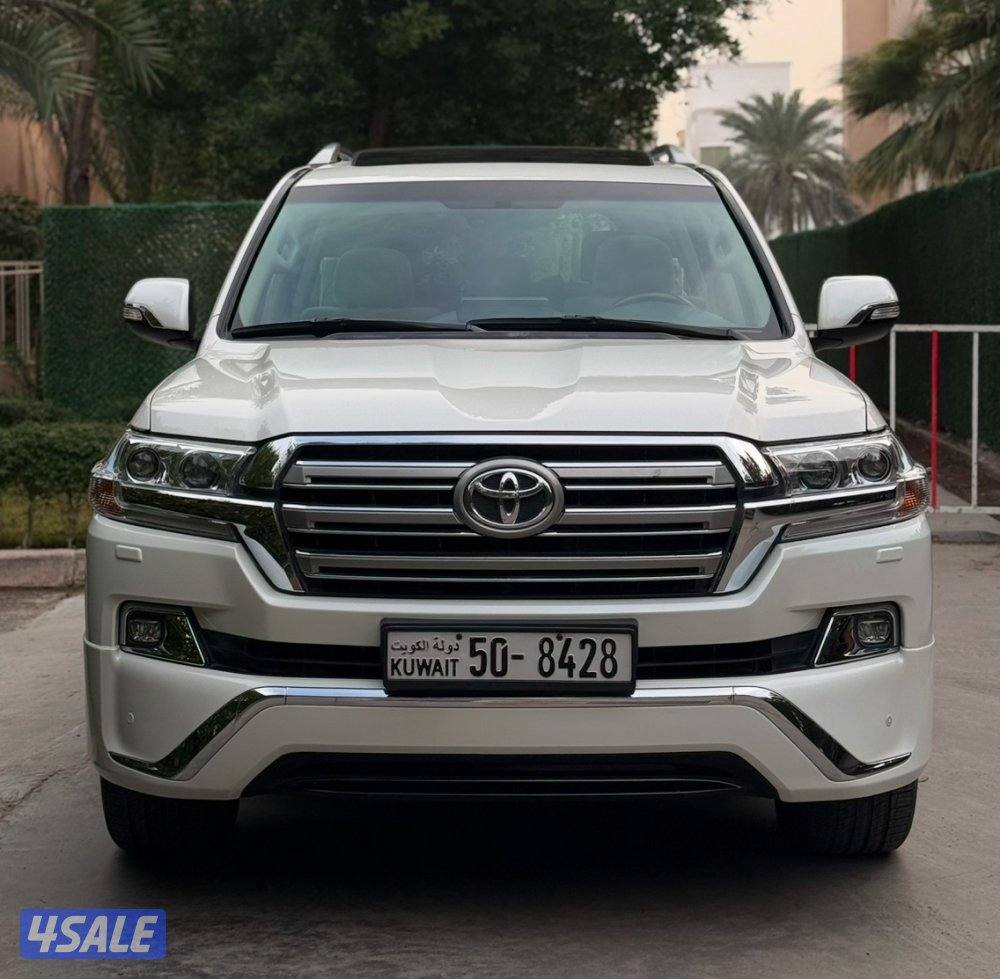 للبيع لاند كروزر GXR موديل 2018 صبغ وكاله بالكامل5