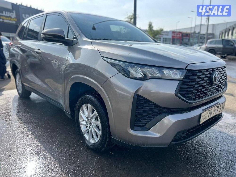 تويوتا  اينوفا موديل 2024 ماشى 33.000 k.m  وارد الساير . صبغ وكالة1