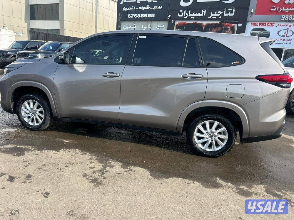 تويوتا  اينوفا موديل 2024 ماشى 33.000 k.m  وارد الساير . صبغ وكالة2