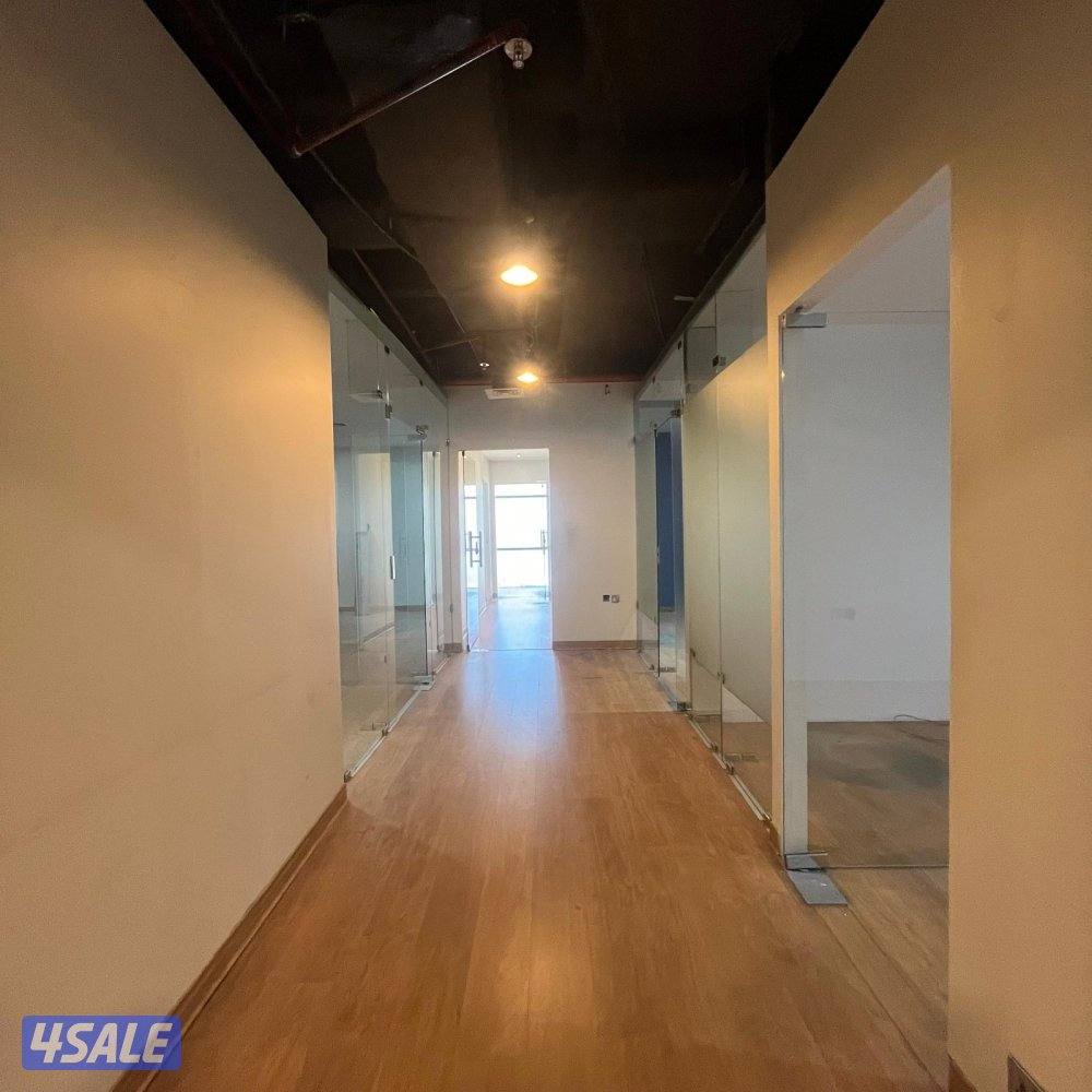 مكتب تجاري مع فترة سماح للإيجار في القبلة1