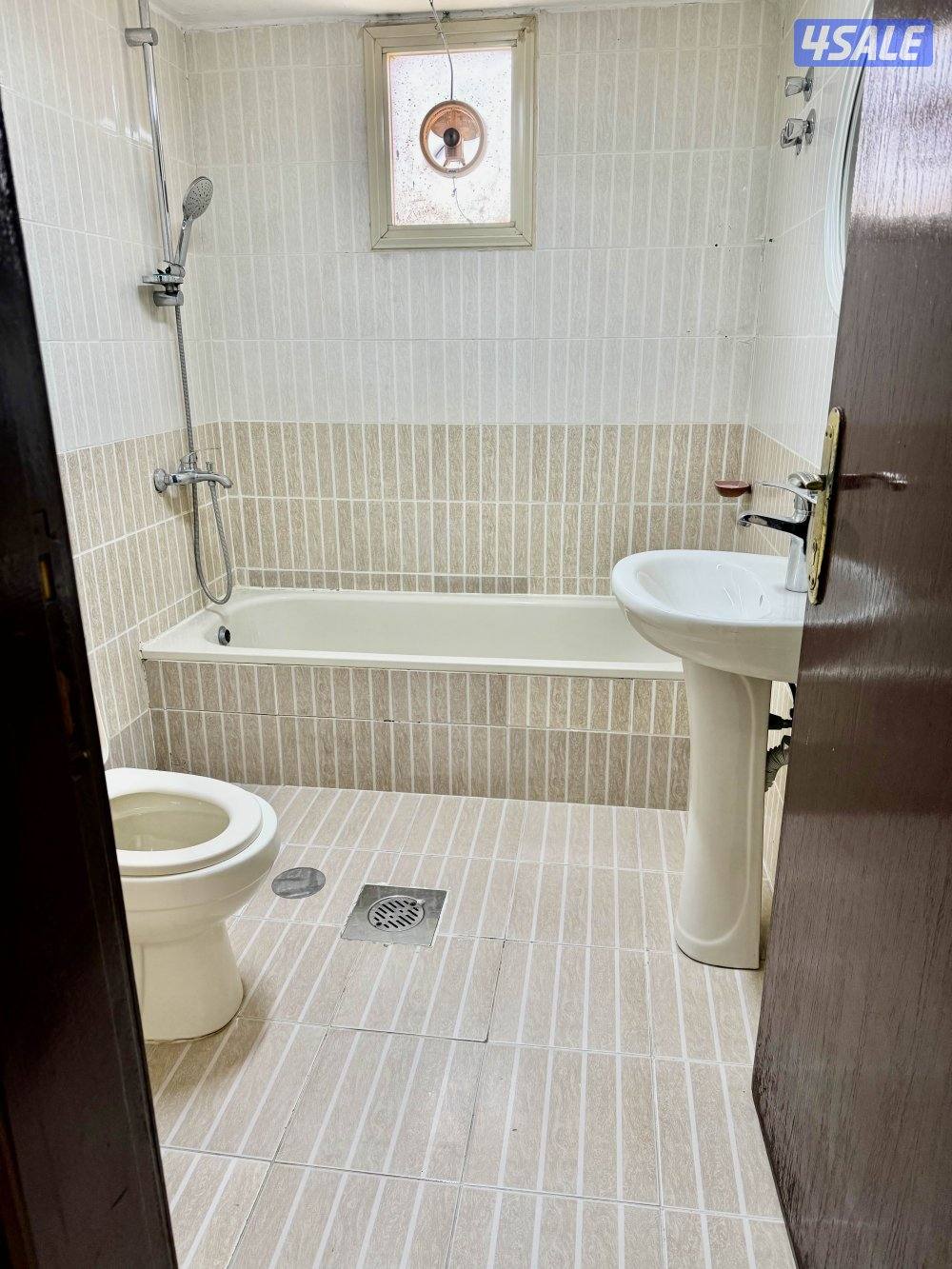 Apartment for rent 3 Bed room 2 toilet 1 hall room and kitchen  mangaf7