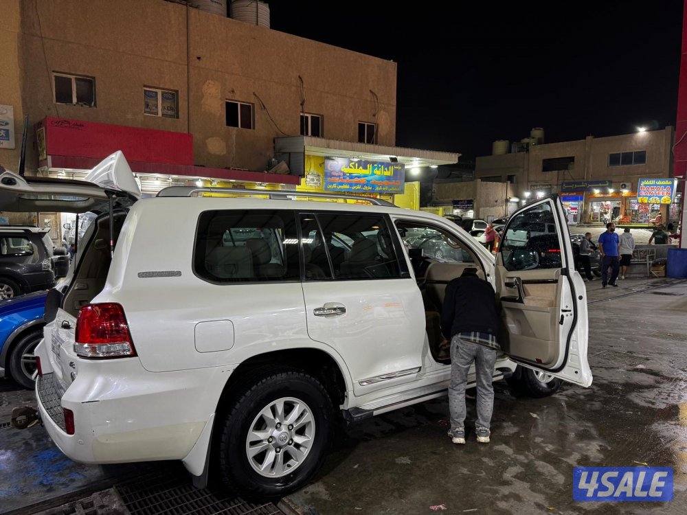 لاندكروزر ٢٠١١2