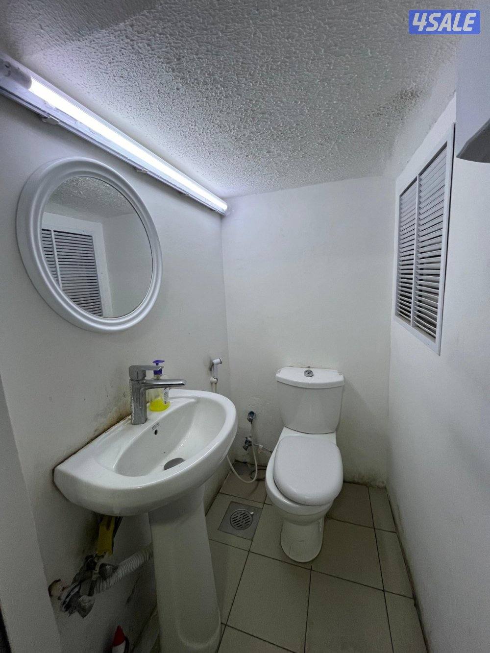 محل تجاري للإيجار في شرق2