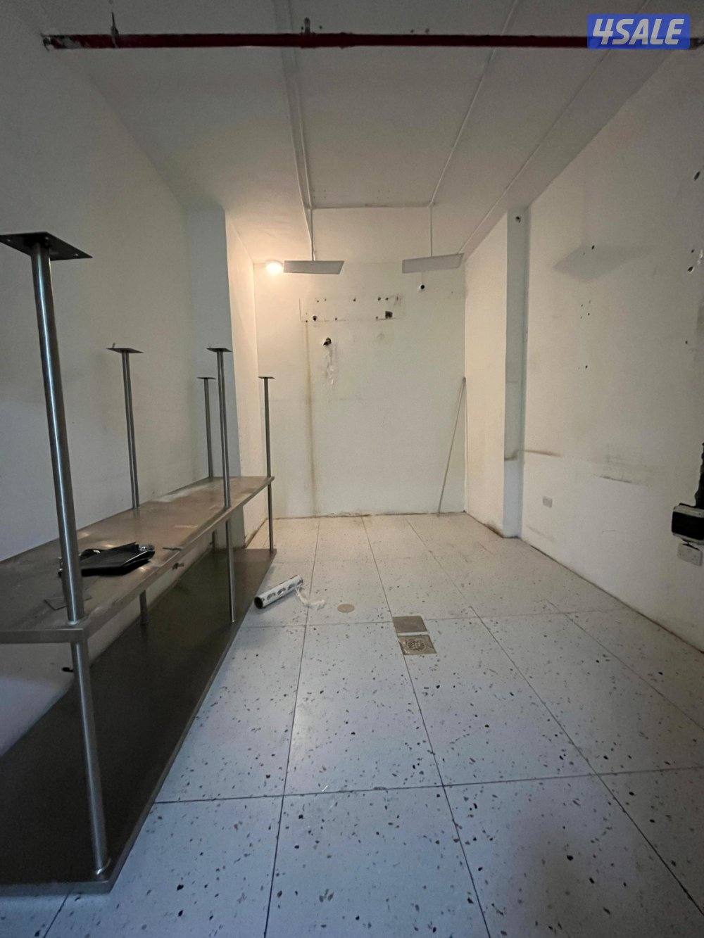 محل تجاري للإيجار في شرق3
