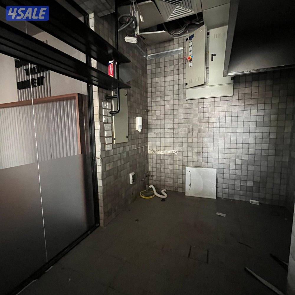 محل تجاري للإيجار في شرق6