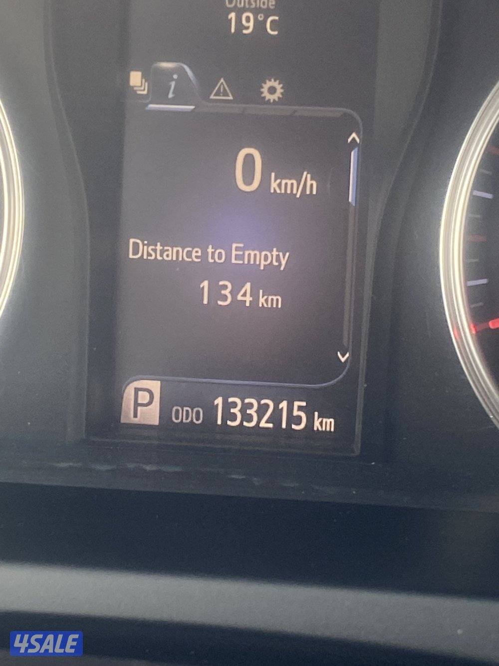 للبيع كامري ٢٠١٦ قطعت ١٣٣ الف كيلو فقط8