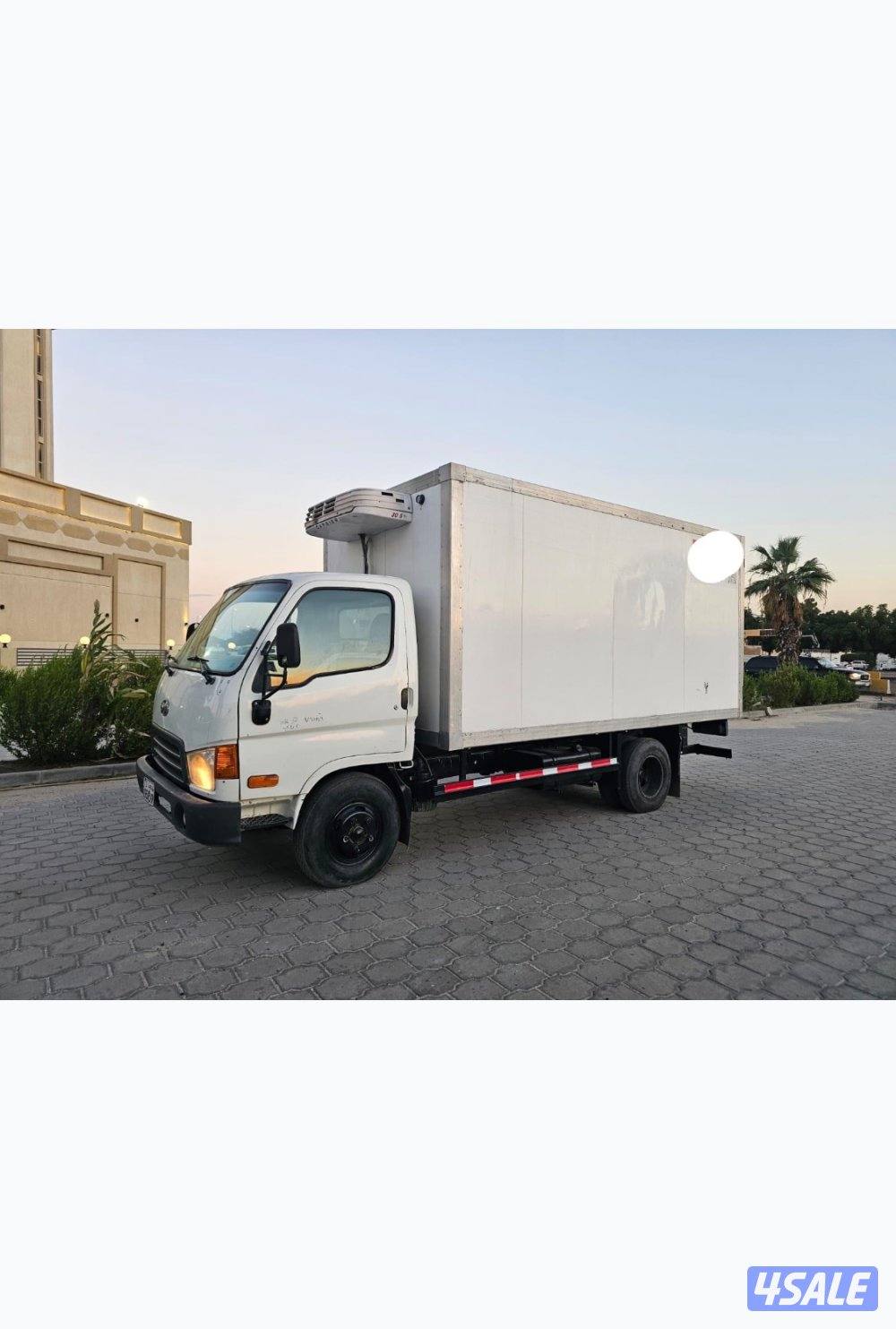 هاف لوري هيونداي 2011 ثلاجه تامين سنه صحي وتامين مرور سنه شرط الفحص2