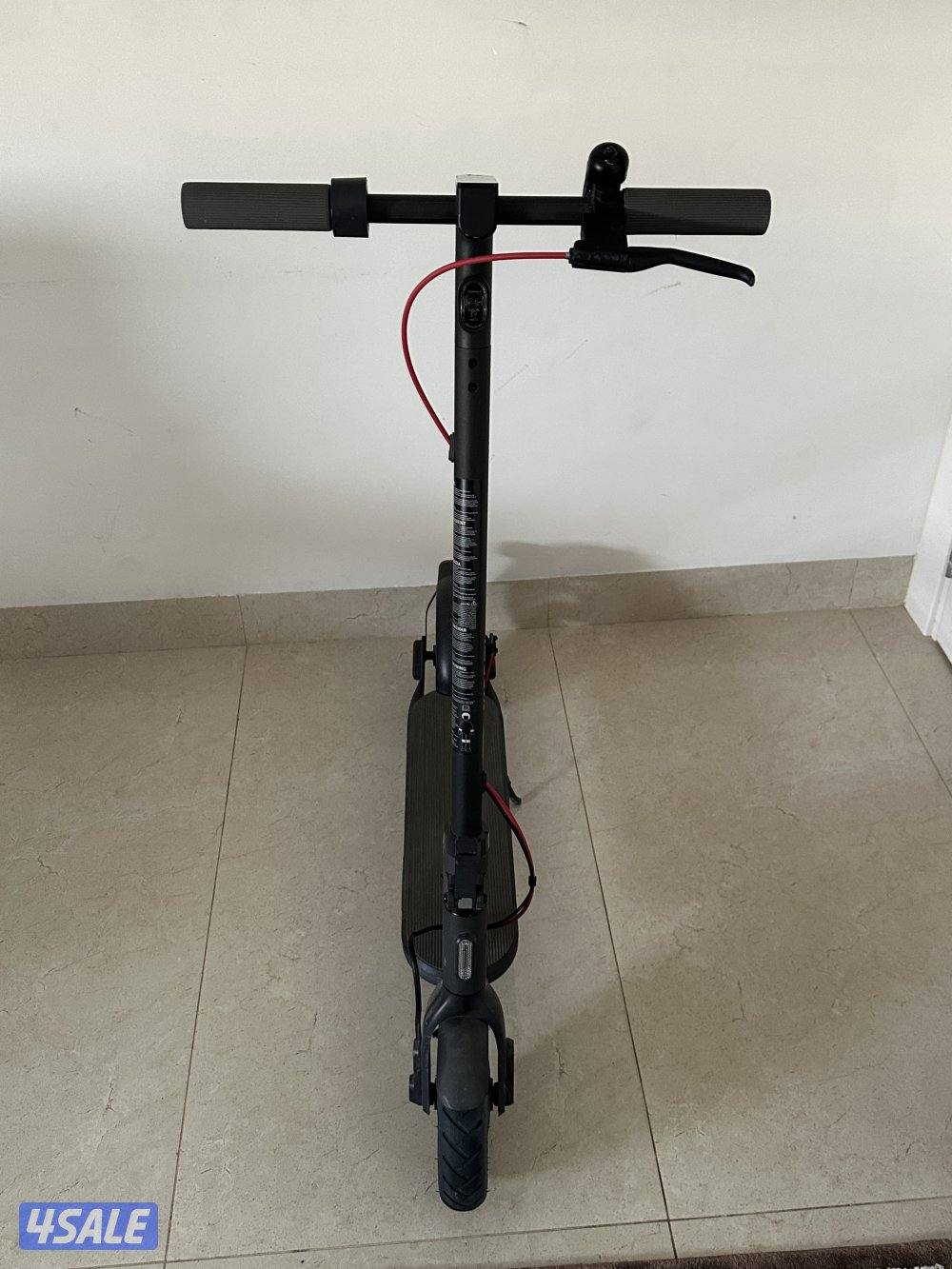 اسكوتر شاومي و شحنه سرعته 25 مافيه شي والله0