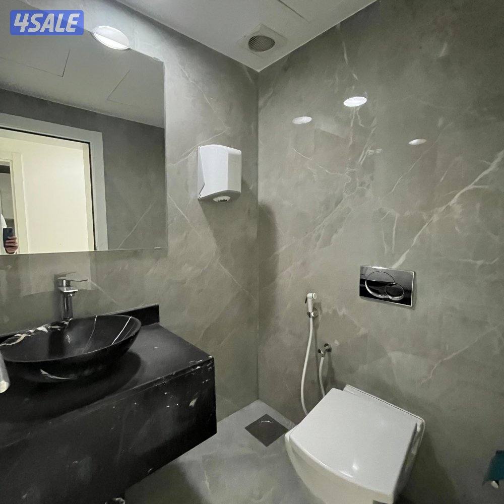 دور كامل تجاري مع فترة سماح للإيجار في القبلة قطعة 116