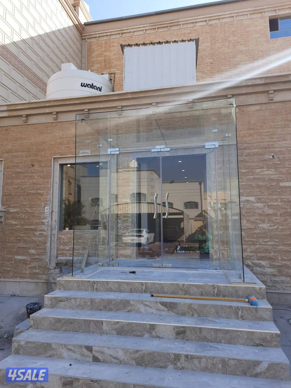 زجاج ومرايا دربزين زجاج شاوربكس درج زجاج بلكونات واجهات زجاج3