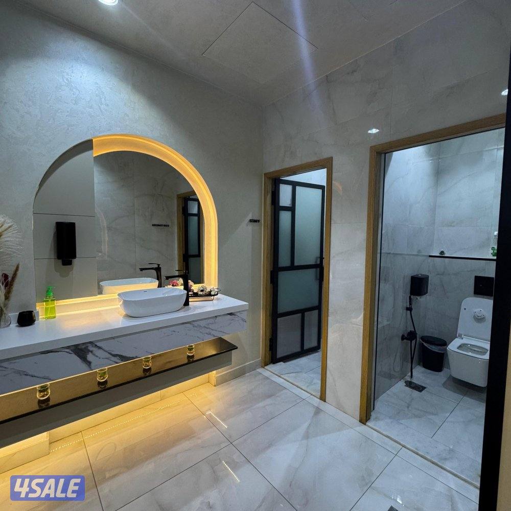 صالون VVIP للإيجار ( خلو ) في صباح السالم قطعة 18