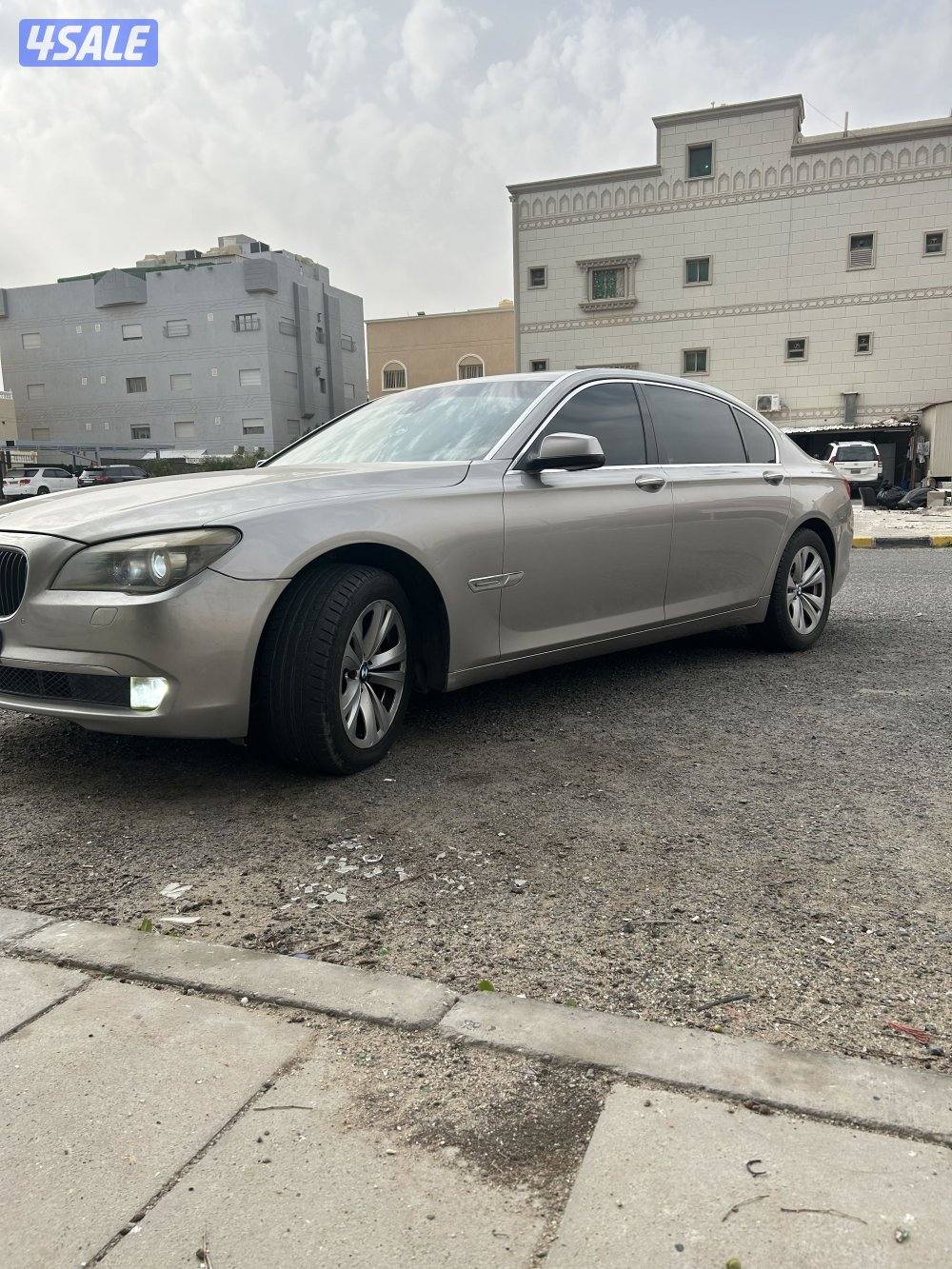 بي ام موديل 2010 كل شي بسياره شغال استخدام  يومي2