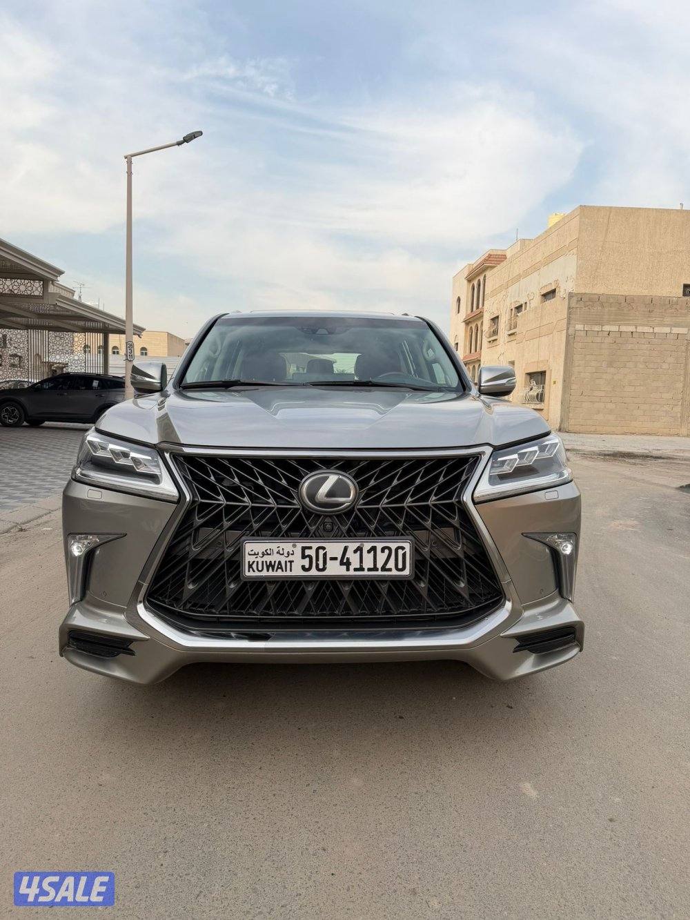لكزس LX570 الساير 2018 سبورت بحاله الوكاله عداد 108 الف2