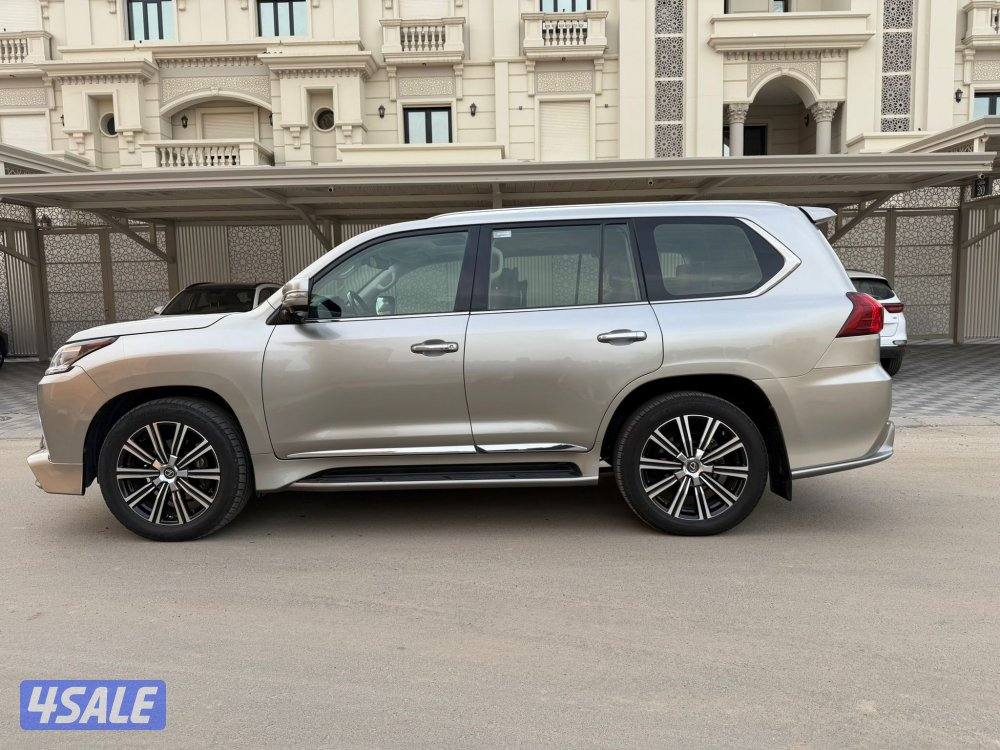 لكزس LX570 الساير 2018 سبورت بحاله الوكاله عداد 108 الف3