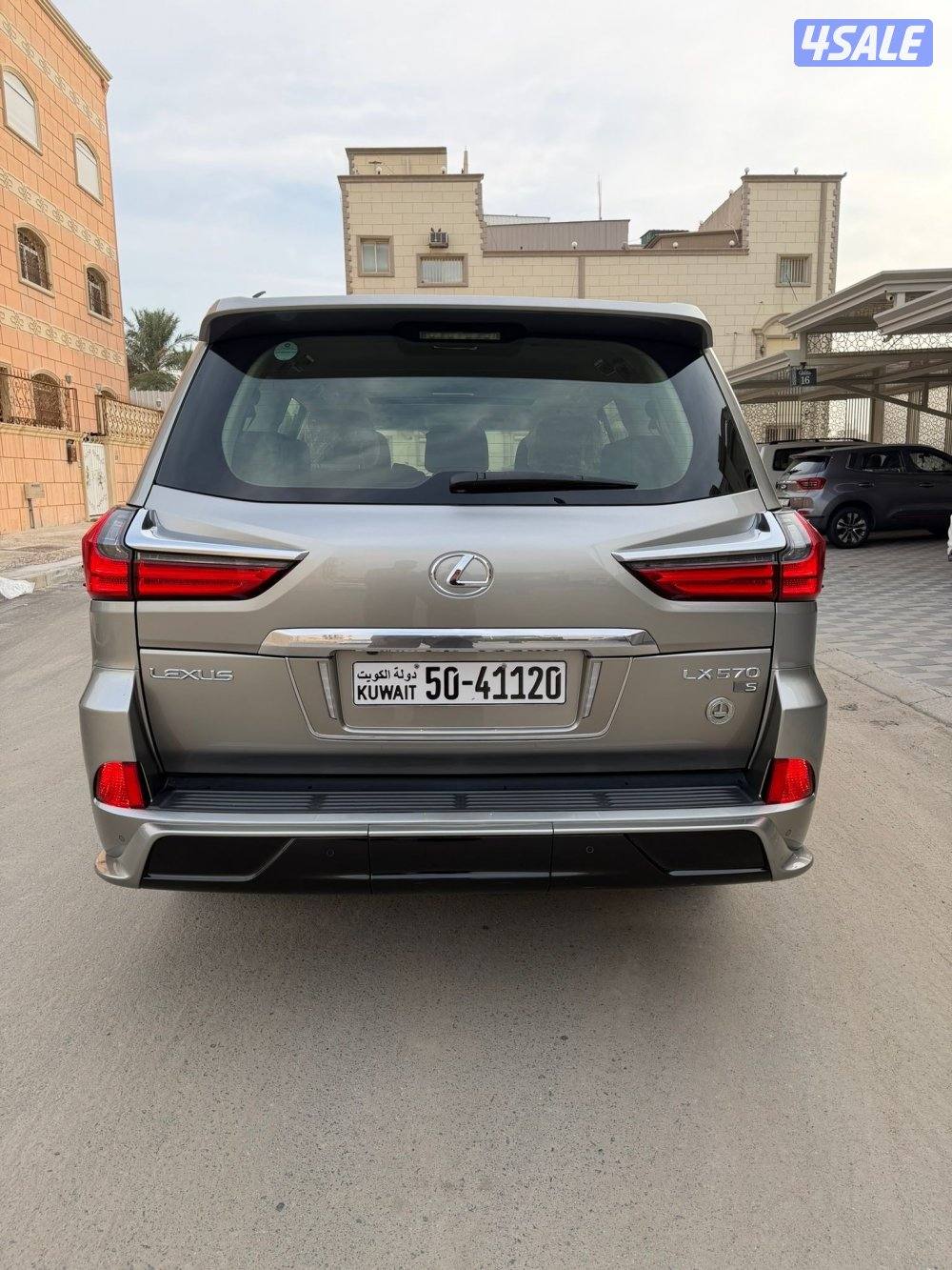 لكزس LX570 الساير 2018 سبورت بحاله الوكاله عداد 108 الف4