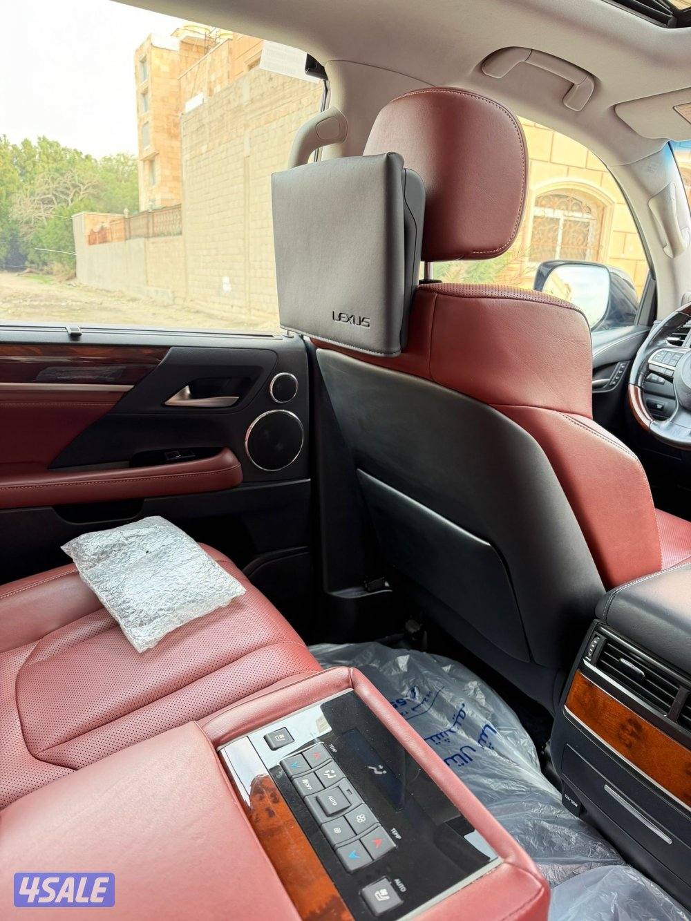 لكزس LX570 الساير 2018 سبورت بحاله الوكاله عداد 108 الف6