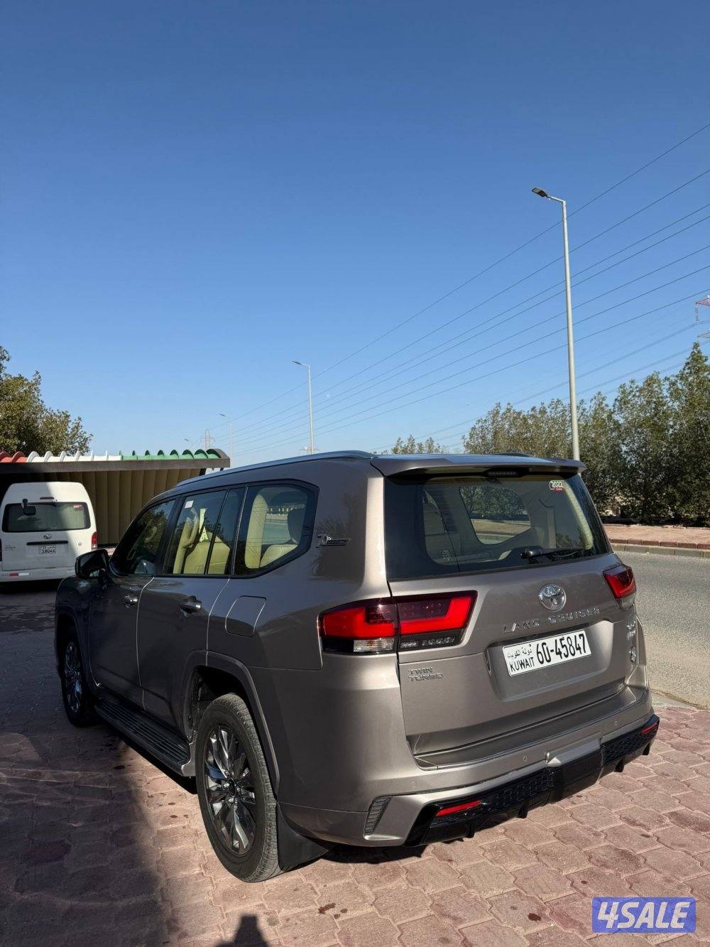 لاند كروز 2022 ايرو S تون تيربو بحاله الوكاله عداد 139 الف4