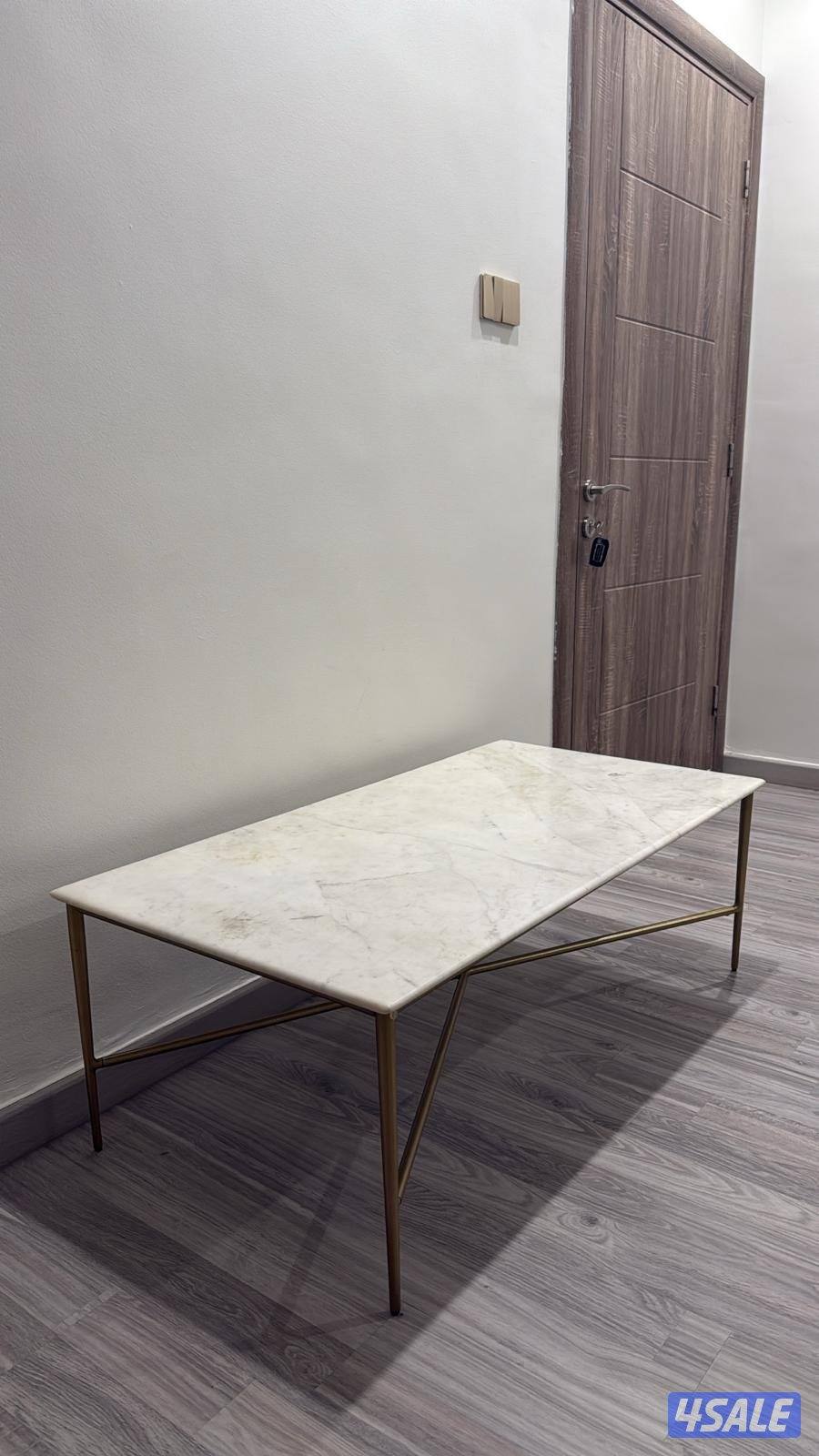 طاولة رخام من وست الم (West Elm) اصلية0