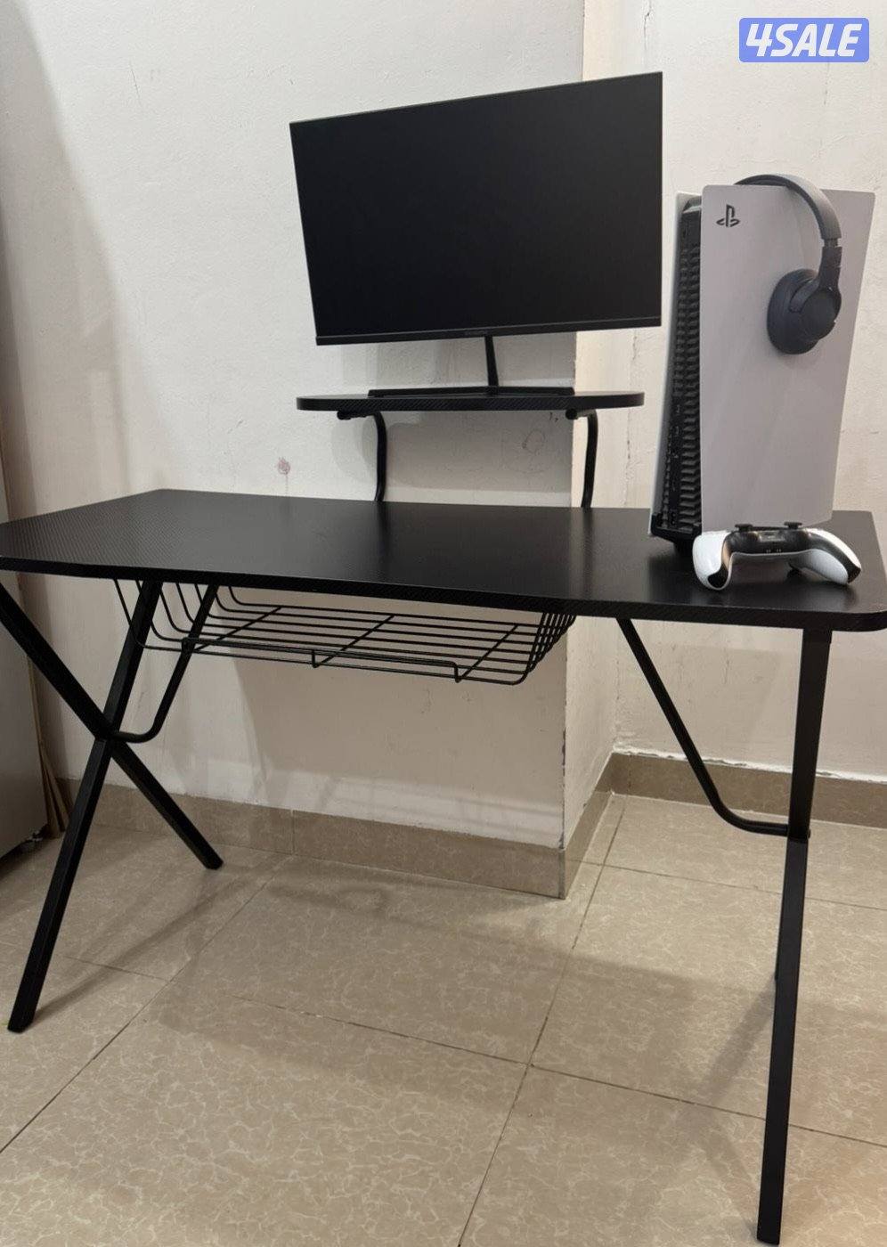 بلايستيشن 5 مع شاشة وسماعات وطاولة0