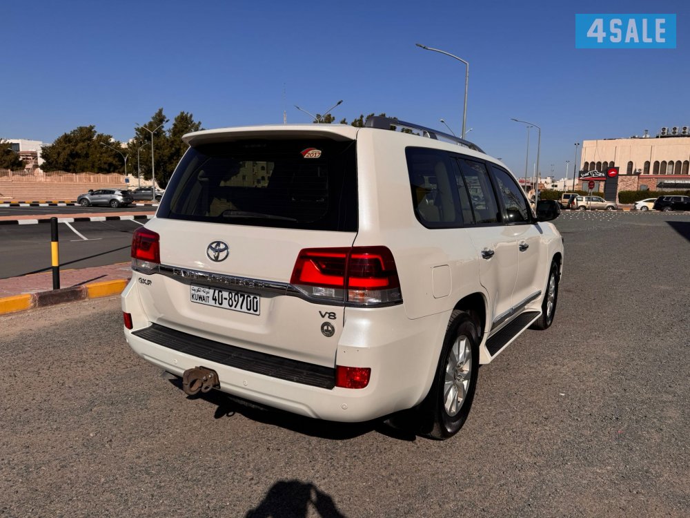 لاندكروزر وارد الوكالة موديل 20174