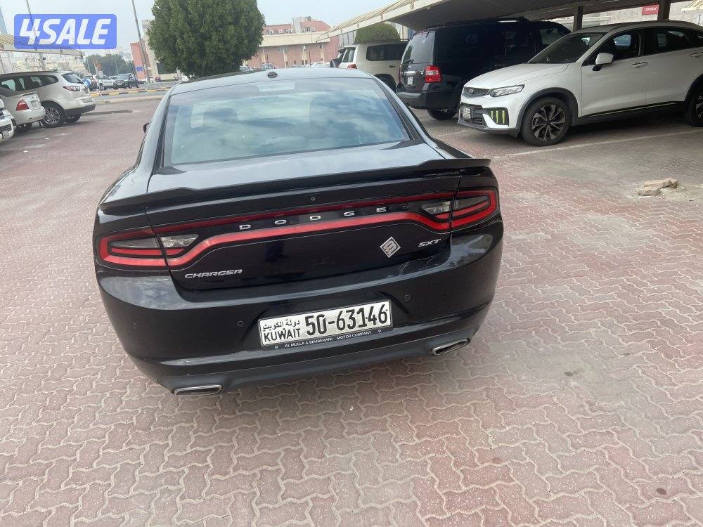 تشارجر sxt موديل ٢٠١٨ اسود وارد الملا عداد١٢٩  ألف كيلو متر  ستة سلندر0