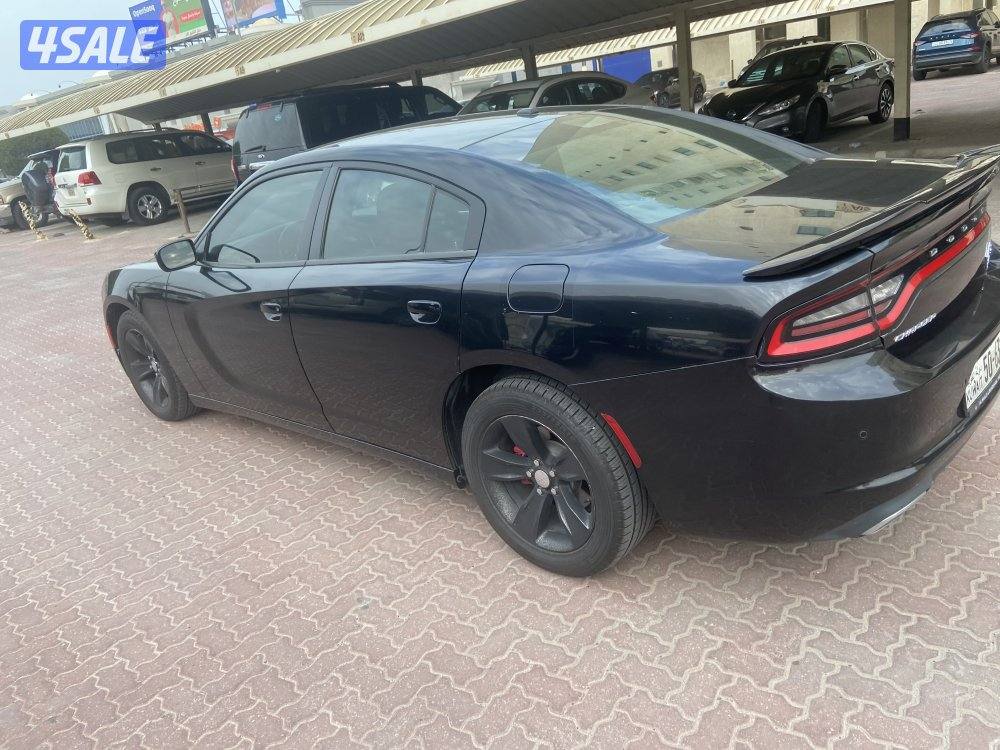 تشارجر sxt موديل ٢٠١٨ اسود وارد الملا عداد١٢٩  ألف كيلو متر  ستة سلندر1