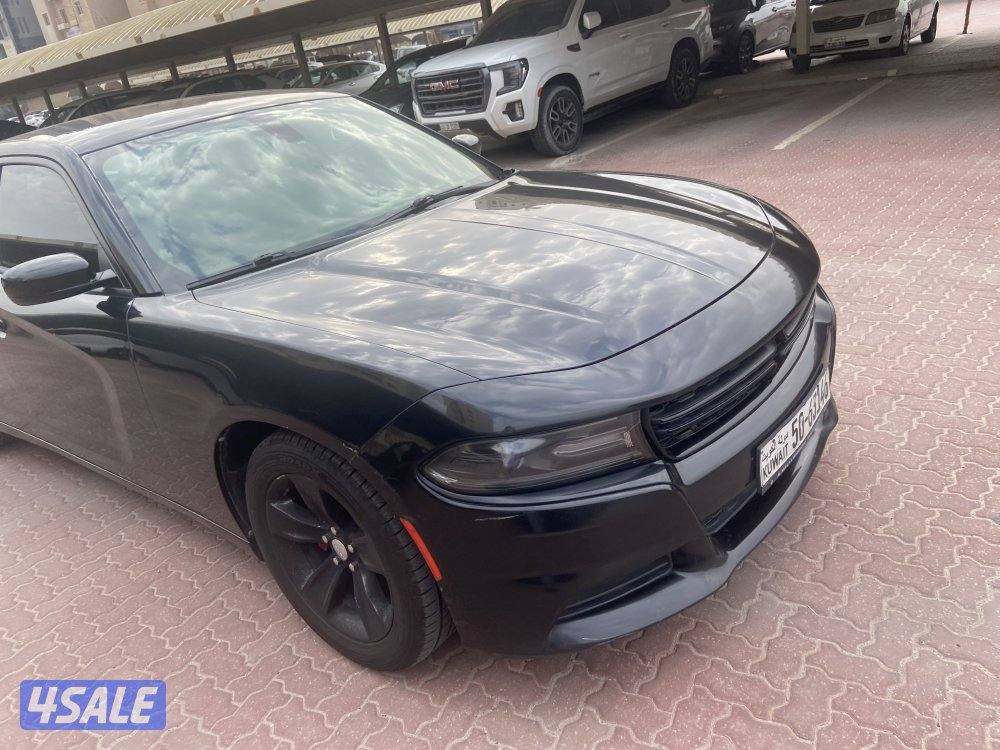 تشارجر sxt موديل ٢٠١٨ اسود وارد الملا عداد١٢٩  ألف كيلو متر  ستة سلندر3