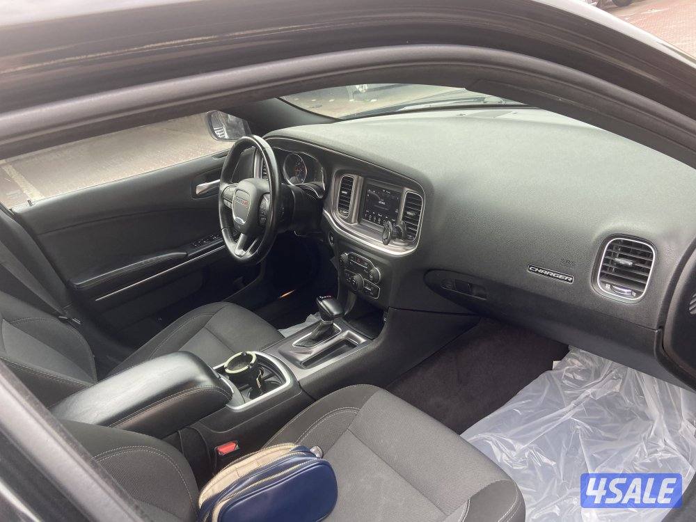 تشارجر sxt موديل ٢٠١٨ اسود وارد الملا عداد١٢٩  ألف كيلو متر  ستة سلندر7