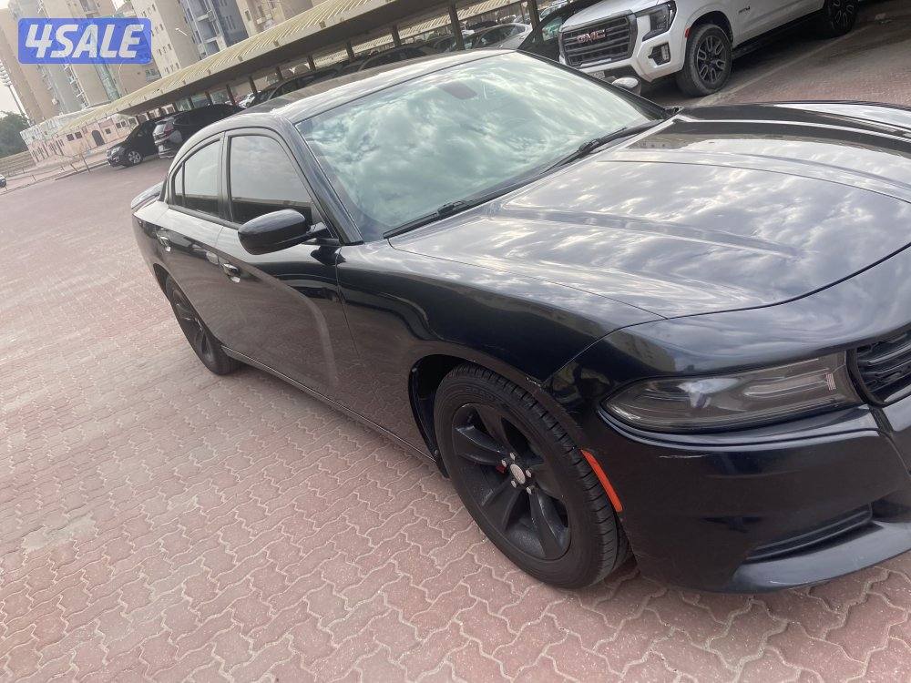 تشارجر sxt موديل ٢٠١٨ اسود وارد الملا عداد١٢٩  ألف كيلو متر  ستة سلندر9