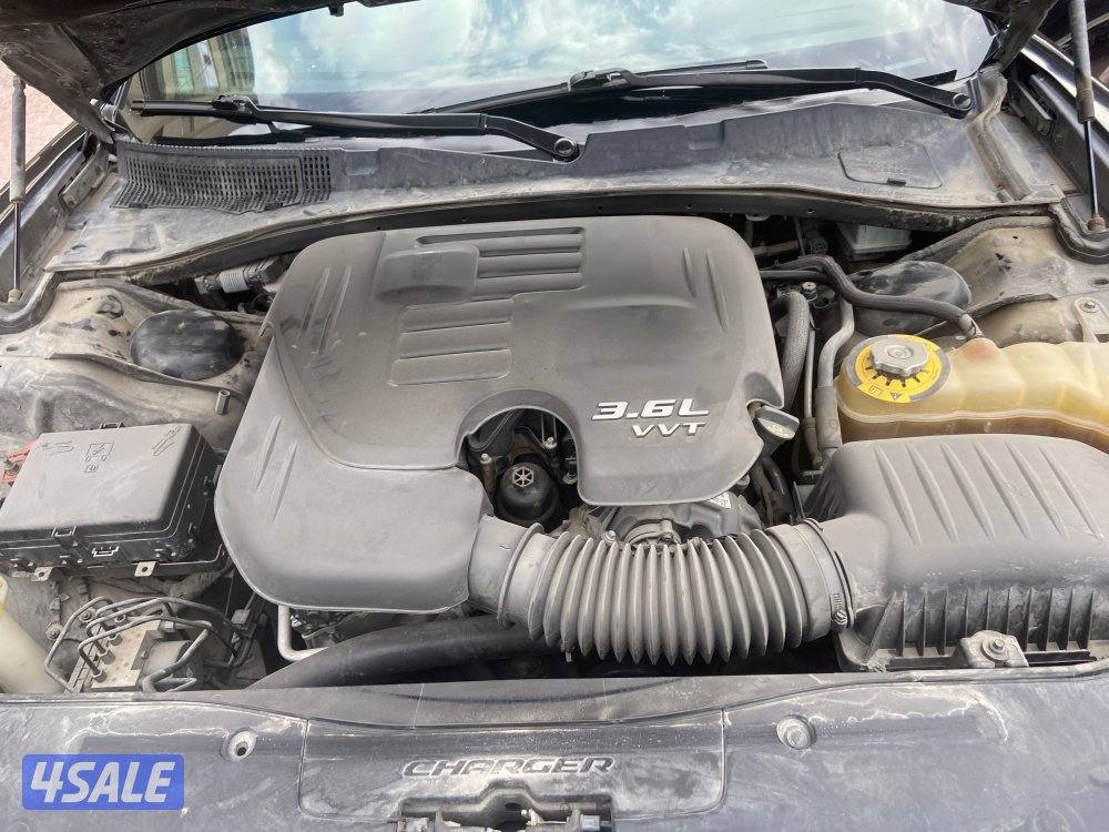 تشارجر sxt موديل ٢٠١٨ اسود وارد الملا عداد١٢٩  ألف كيلو متر  ستة سلندر10