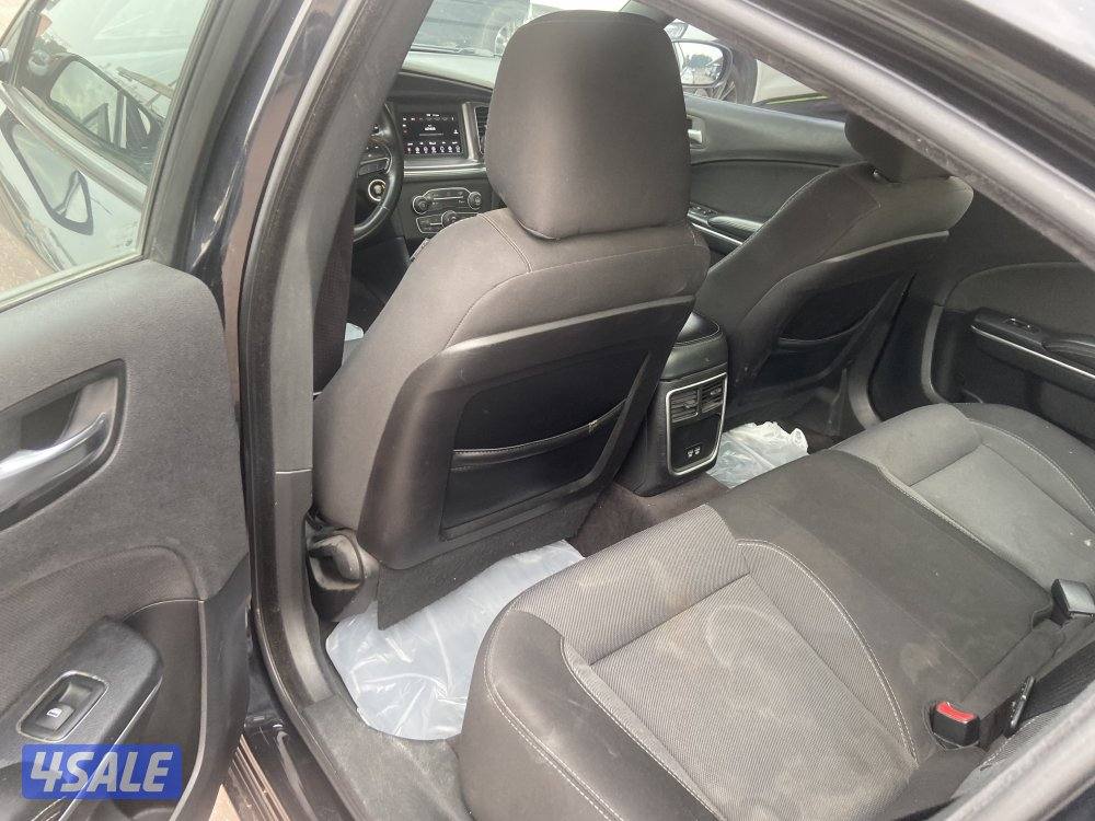 تشارجر sxt موديل ٢٠١٨ اسود وارد الملا عداد١٢٩  ألف كيلو متر  ستة سلندر11