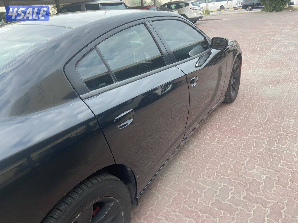 تشارجر sxt موديل ٢٠١٨ اسود وارد الملا عداد١٢٩  ألف كيلو متر  ستة سلندر14